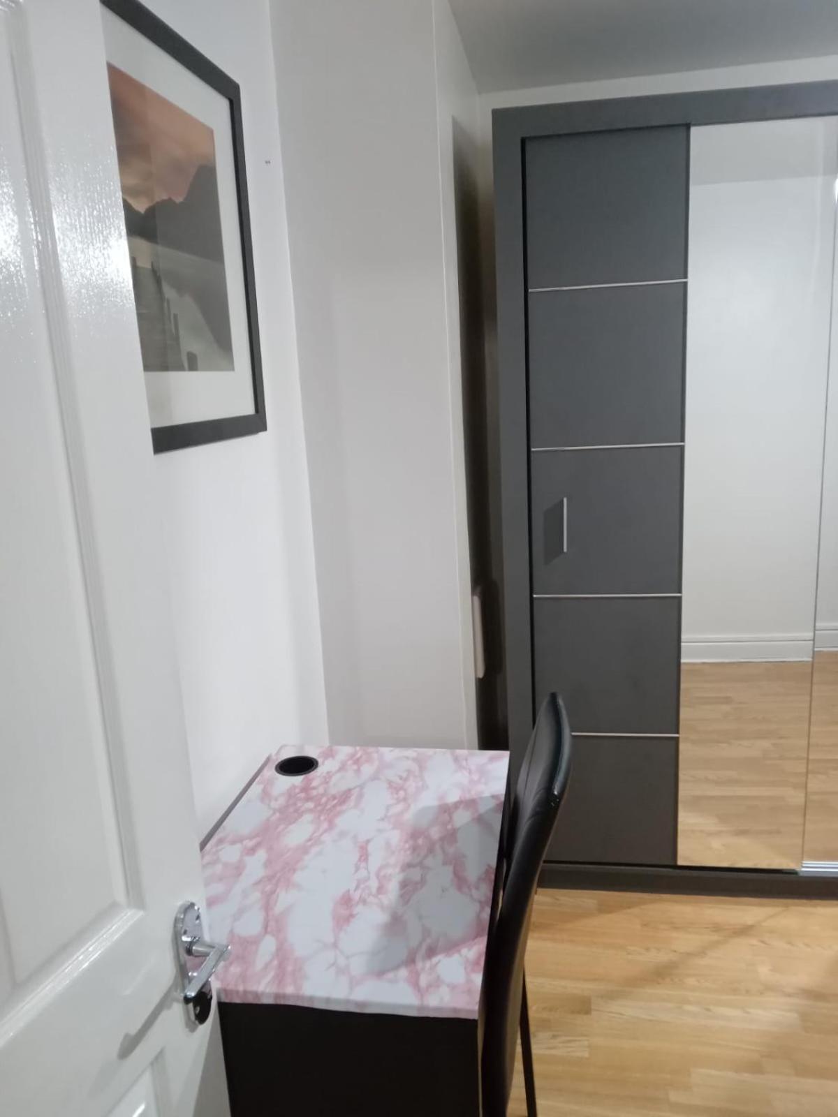 Exclusive Double Bedroom In A Gorgeous Shared Flat With Top Access Stadtteil Plumstead Exterior foto